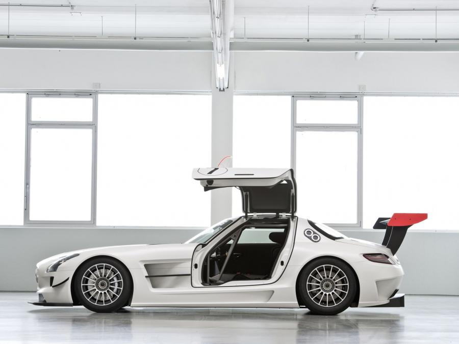  Mercedes-Benz SLS AMG GT3 2010 года  (фото 18 из 47)